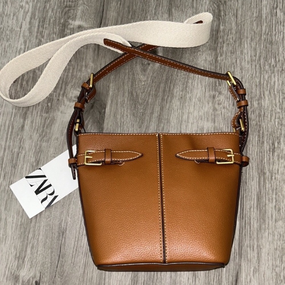 🎄FIRM PRICE🎄Zara buckle bag